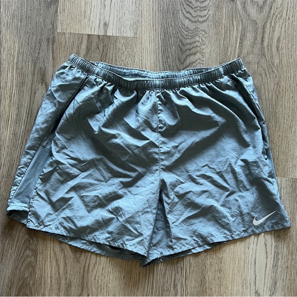 Nike Men’s Light Gray Athletic Shorts